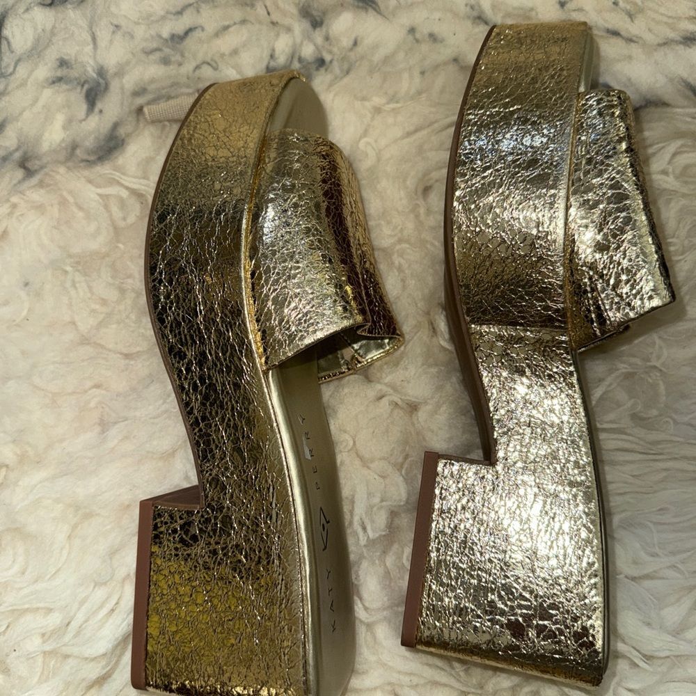 Katy Perry Women's The Busy Bee Slip-On Slide Sandal Gold size 8M - Picture 7 of 12